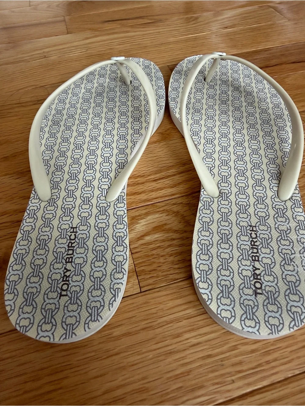 Tory Burch Logo Flip Flop Sandals Ivory Gray Chain Print Size 9